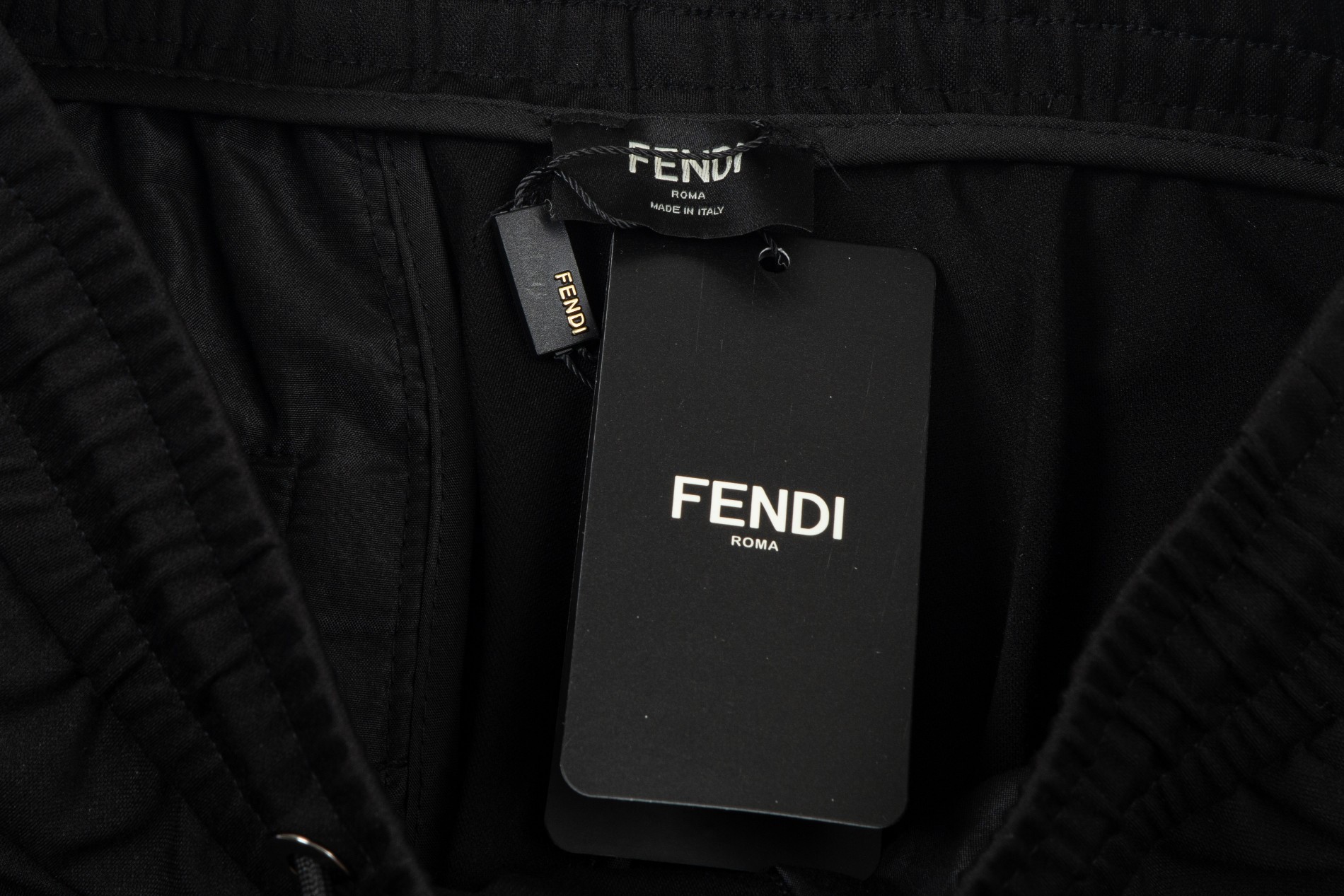 【MONCLER 公式旗艦店】モンクレール   ショートパンツ  ご好評に付き再入荷！