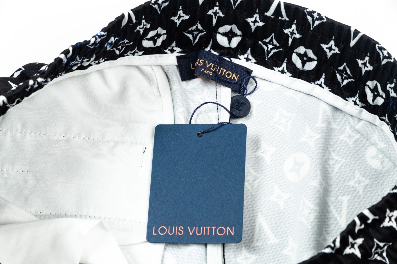 【MONCLER 公式旗艦店】モンクレール   ショートパンツ  ご好評に付き再入荷！