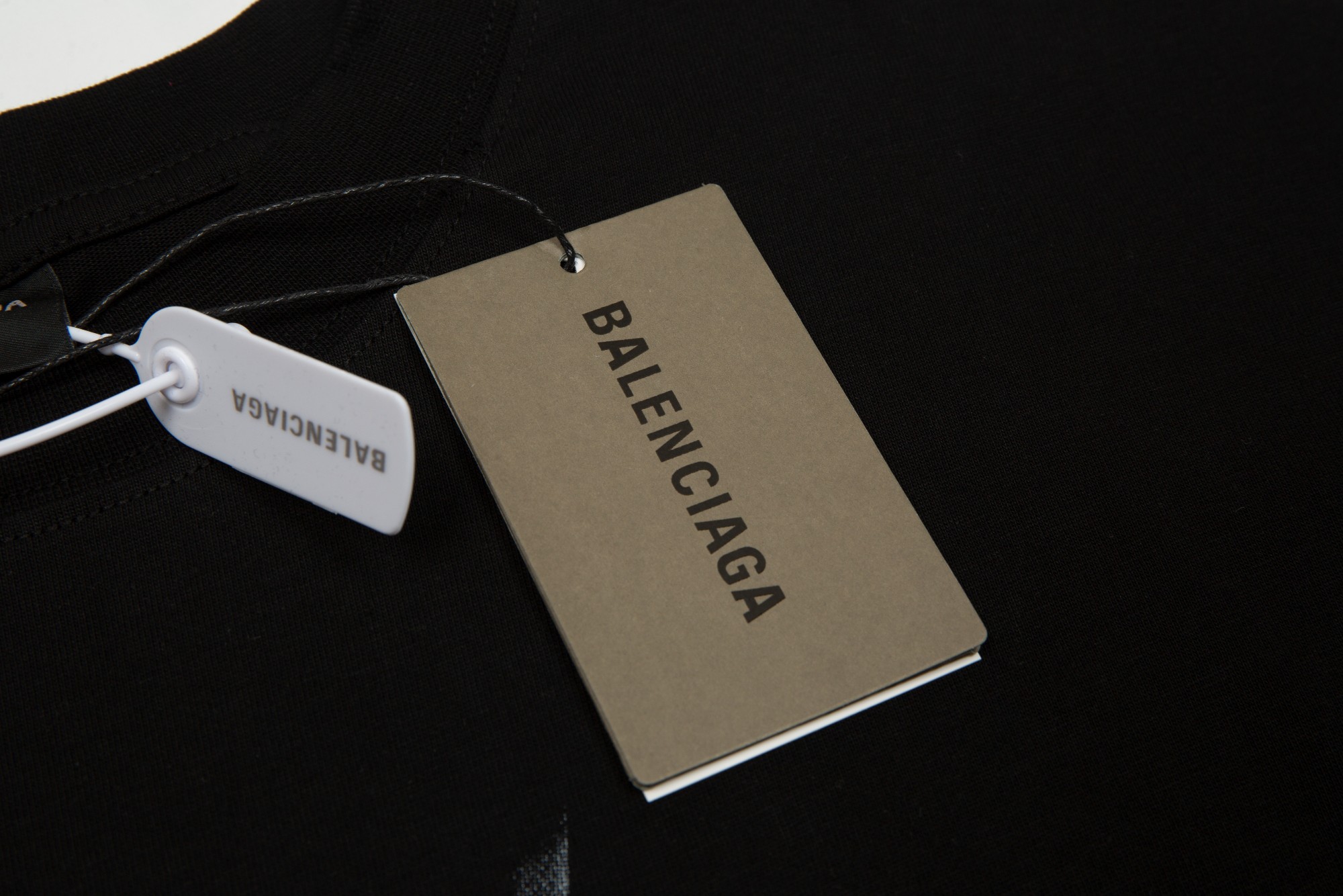 【BALENCIAGA   公式旗艦店】バレンシアガ  Tシャツ ご好評に付き再入荷！