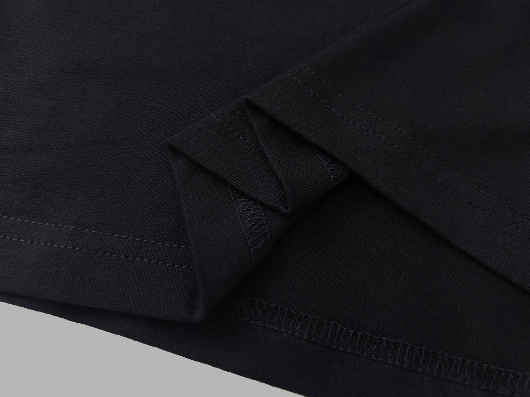 【BALENCIAGA  公式旗艦店】バレンシアガ  Tシャツ ご好評に付き再入荷 240731