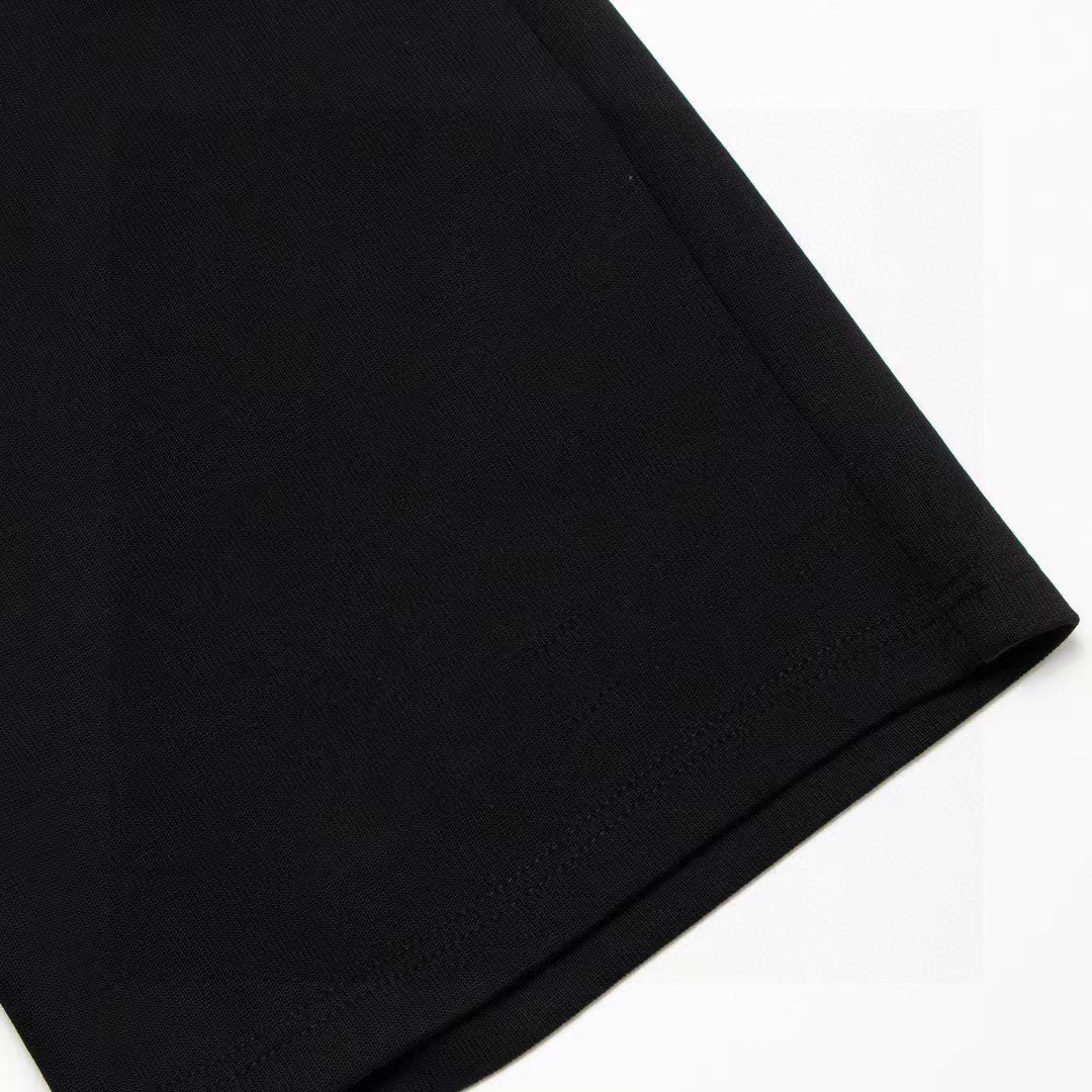 【FENDI  公式旗艦店】フェンディ ショートパンツ  ご好評に付き再入荷！