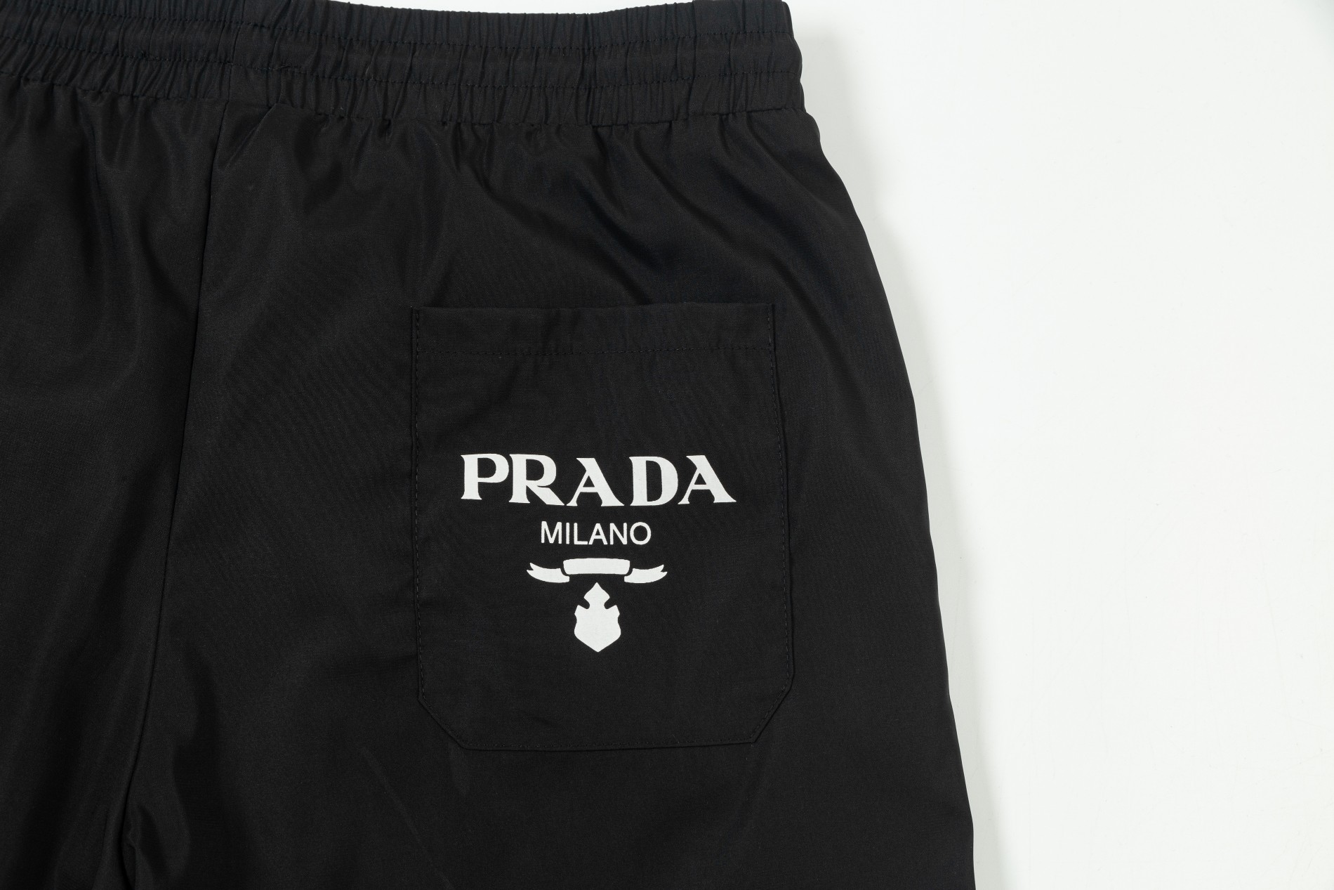 【PRADA  公式旗艦店】プラダ ショートパンツ  ご好評に付き再入荷！