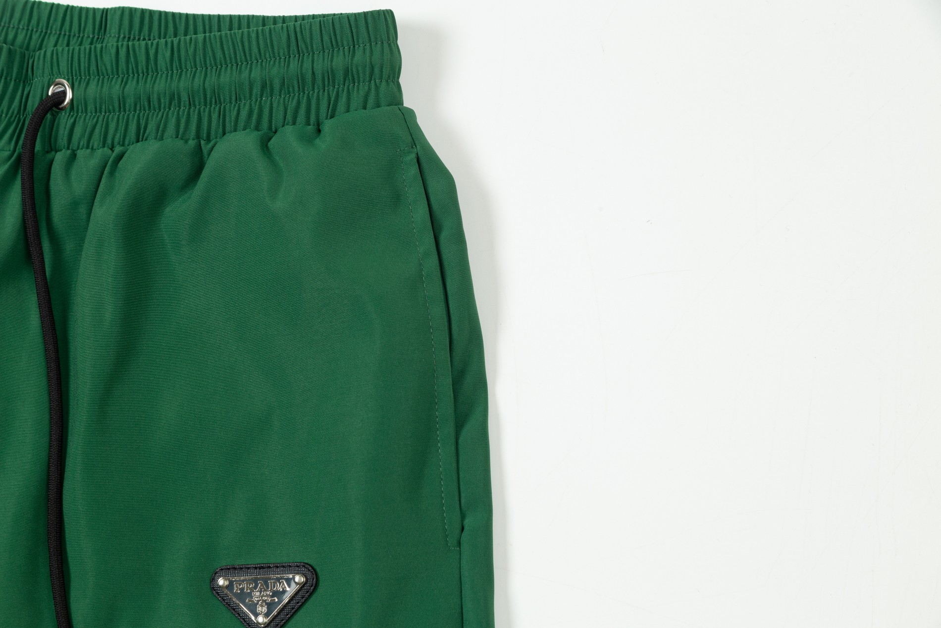 【PRADA  公式旗艦店】プラダ ショートパンツ  ご好評に付き再入荷！