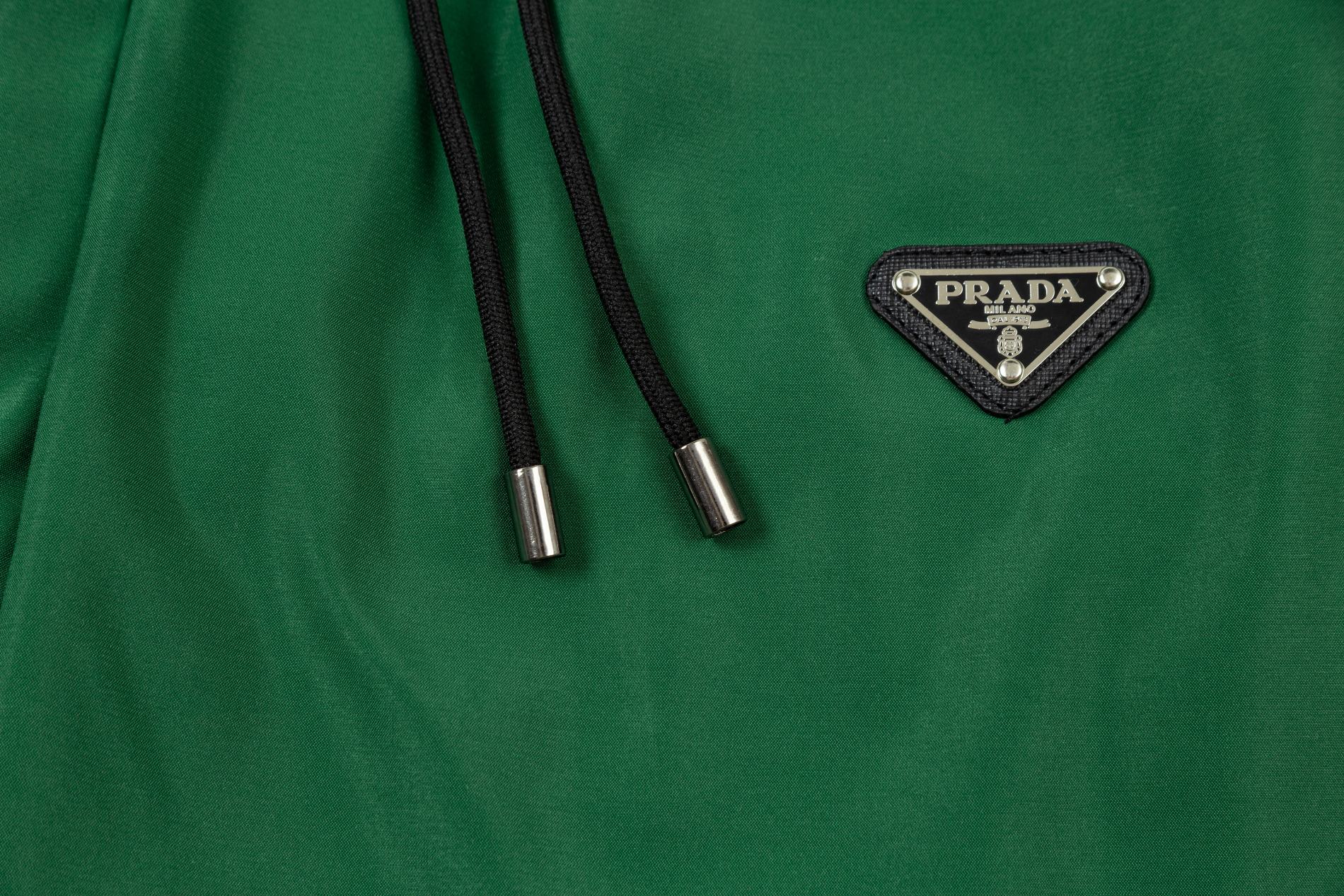 【PRADA  公式旗艦店】プラダ ショートパンツ  ご好評に付き再入荷！