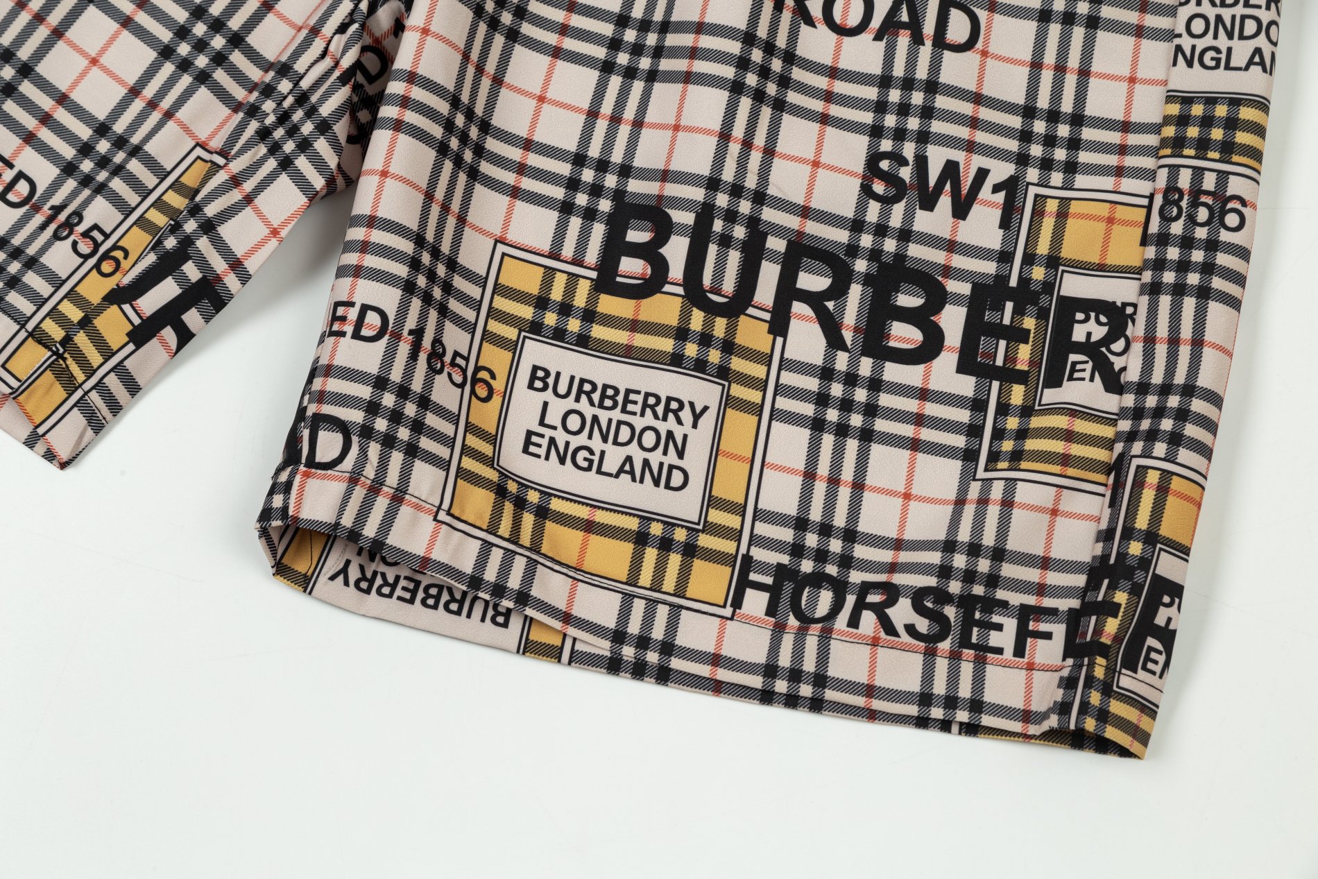 【BURBERRY  公式旗艦店】バーバリー  ショートパンツ  ご好評に付き再入荷！