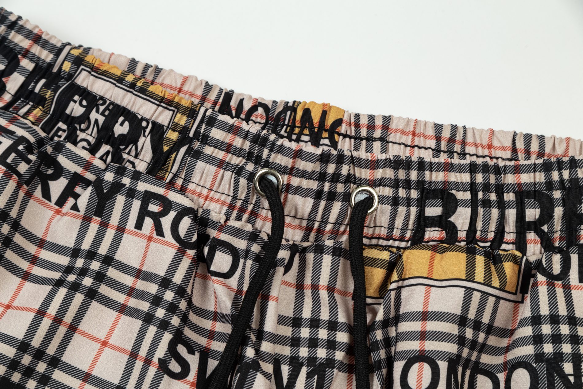 【BURBERRY  公式旗艦店】バーバリー  ショートパンツ  ご好評に付き再入荷！