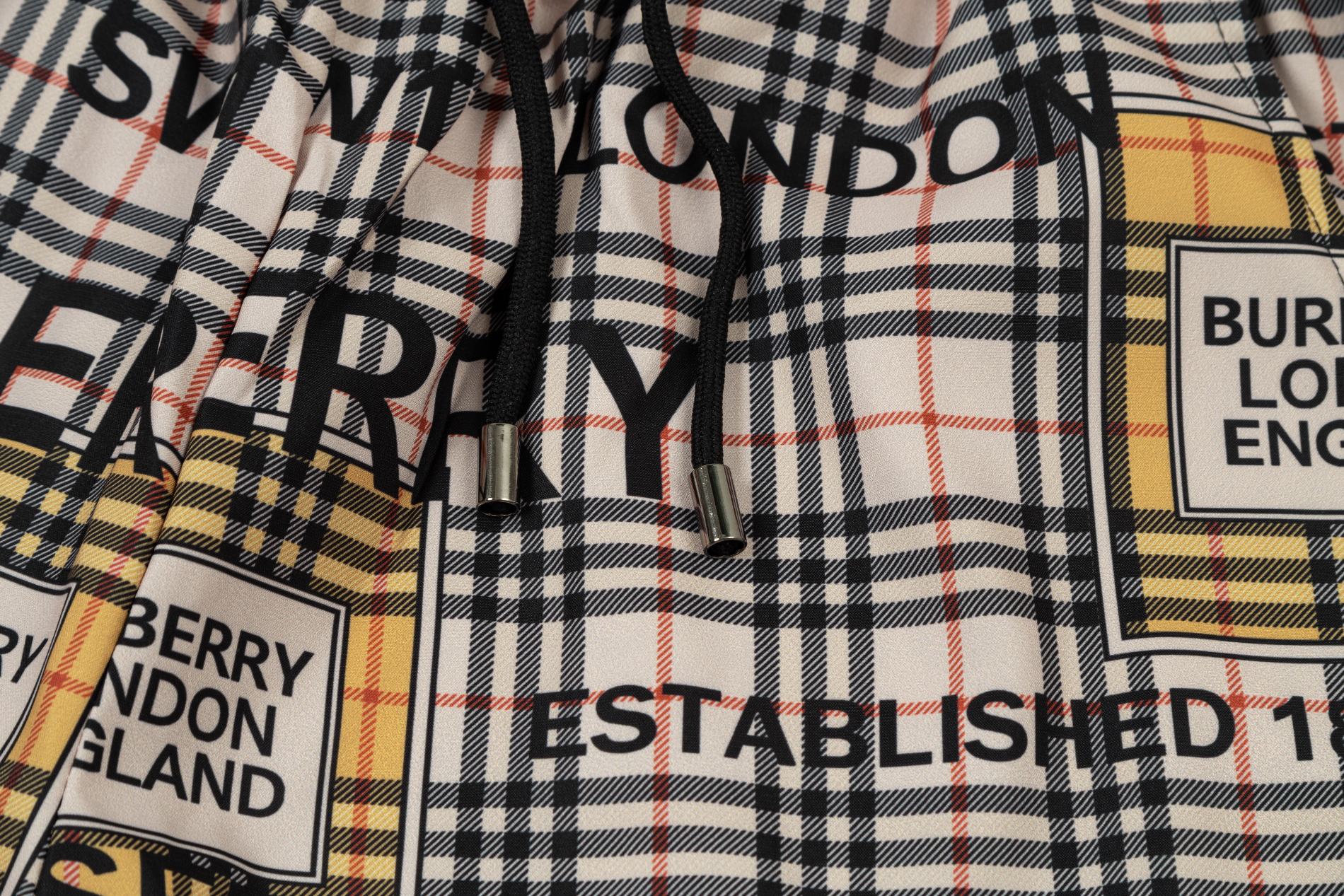 【BURBERRY  公式旗艦店】バーバリー  ショートパンツ  ご好評に付き再入荷！