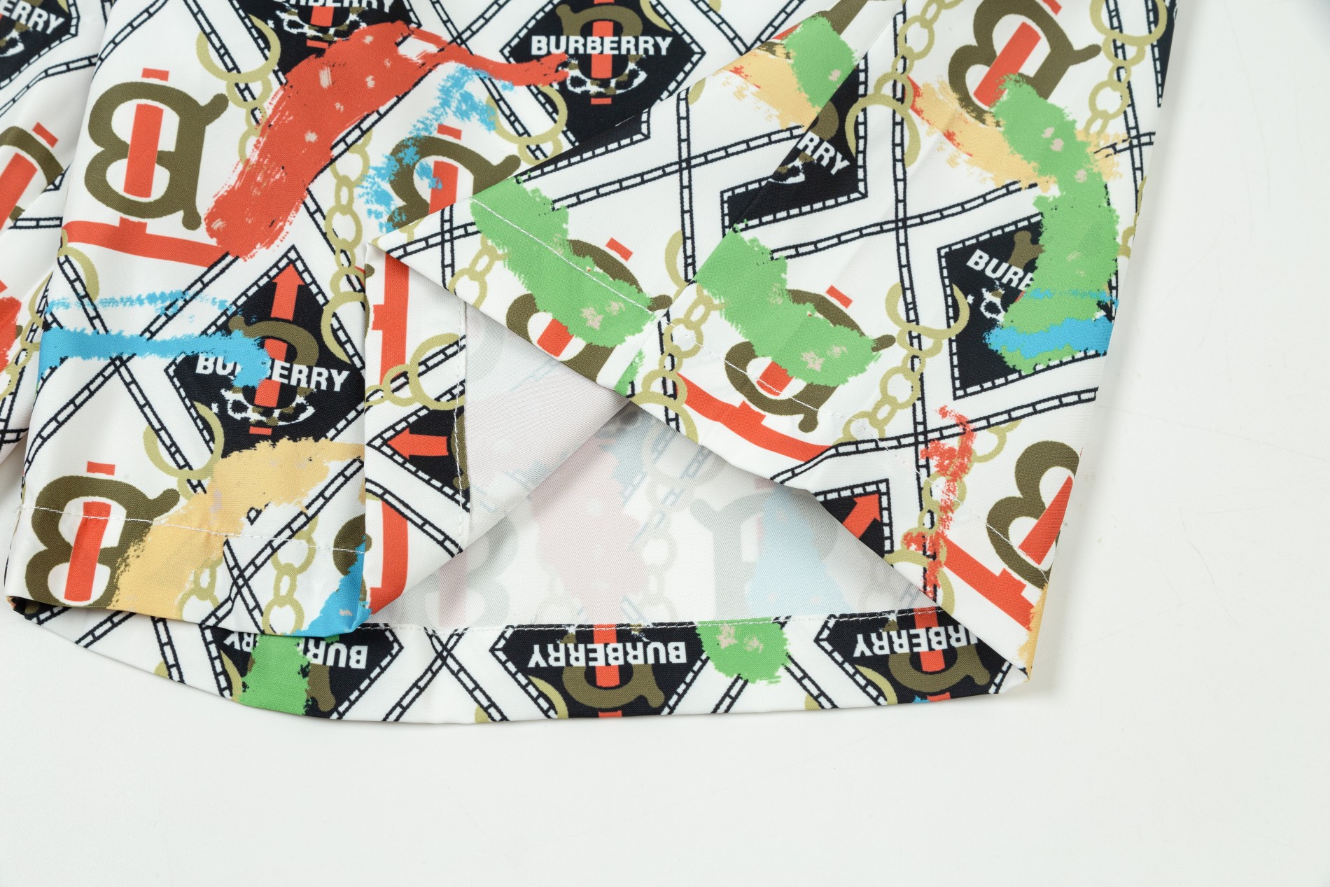 【BURBERRY  公式旗艦店】バーバリー  ショートパンツ  ご好評に付き再入荷！