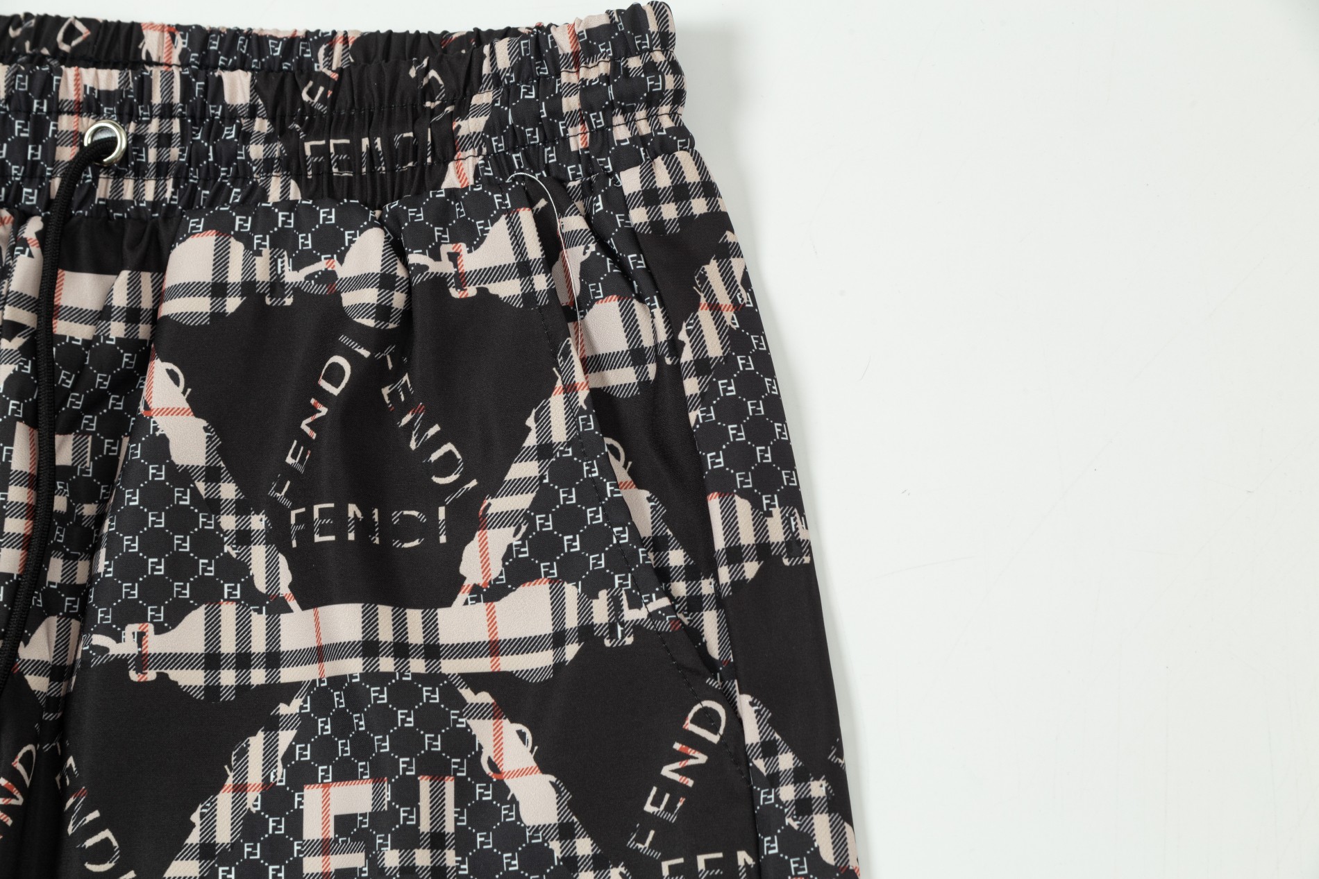 【FENDI  公式旗艦店】フェンディ ショートパンツ  ご好評に付き再入荷！