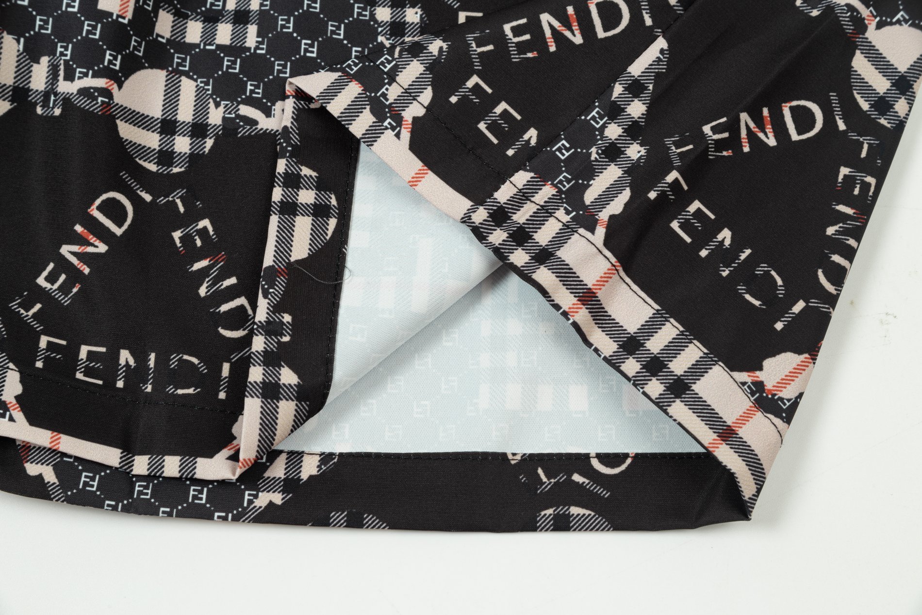 【FENDI  公式旗艦店】フェンディ ショートパンツ  ご好評に付き再入荷！