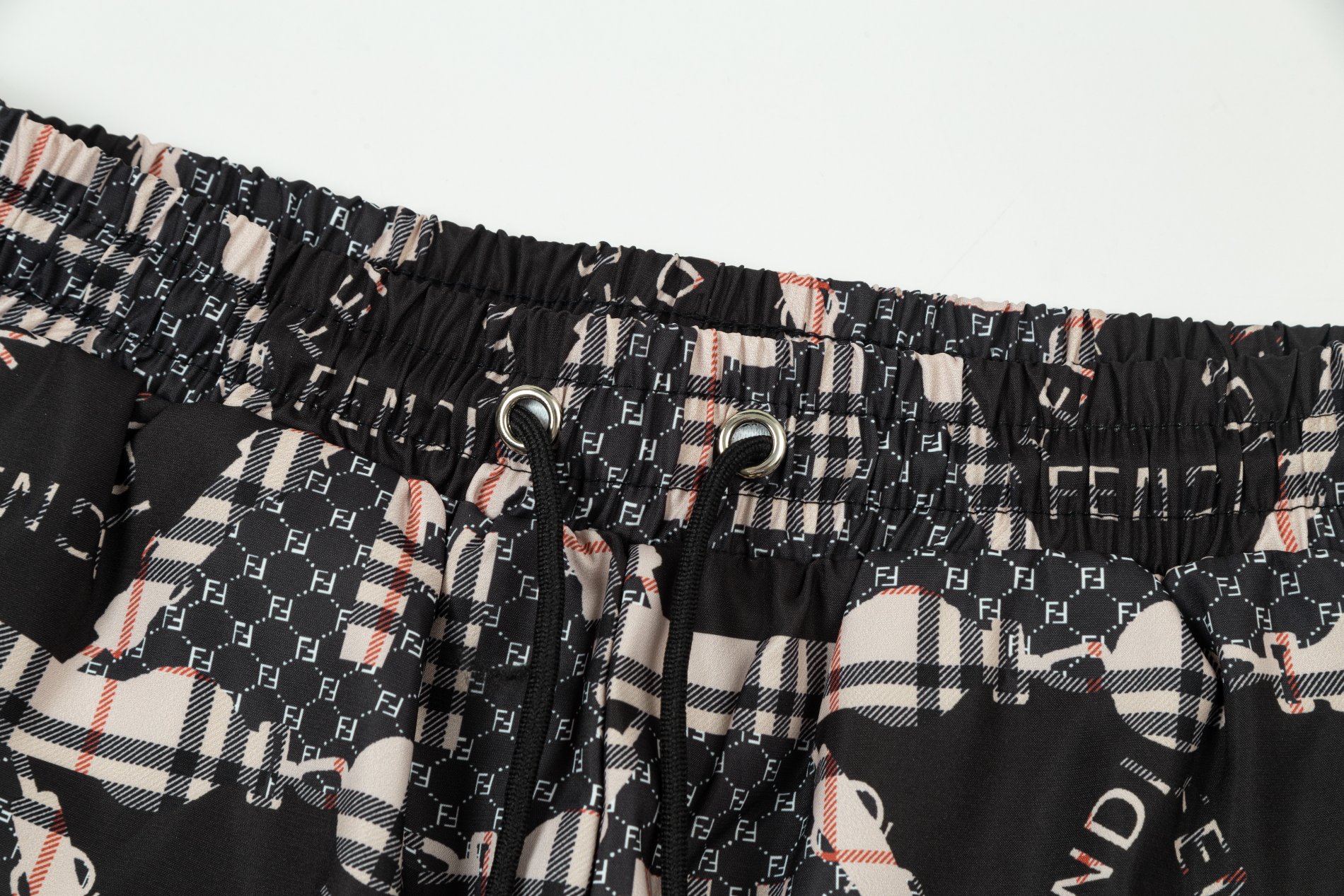 【FENDI  公式旗艦店】フェンディ ショートパンツ  ご好評に付き再入荷！