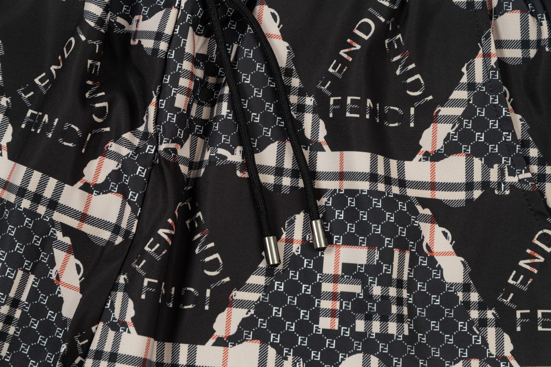 【FENDI  公式旗艦店】フェンディ ショートパンツ  ご好評に付き再入荷！