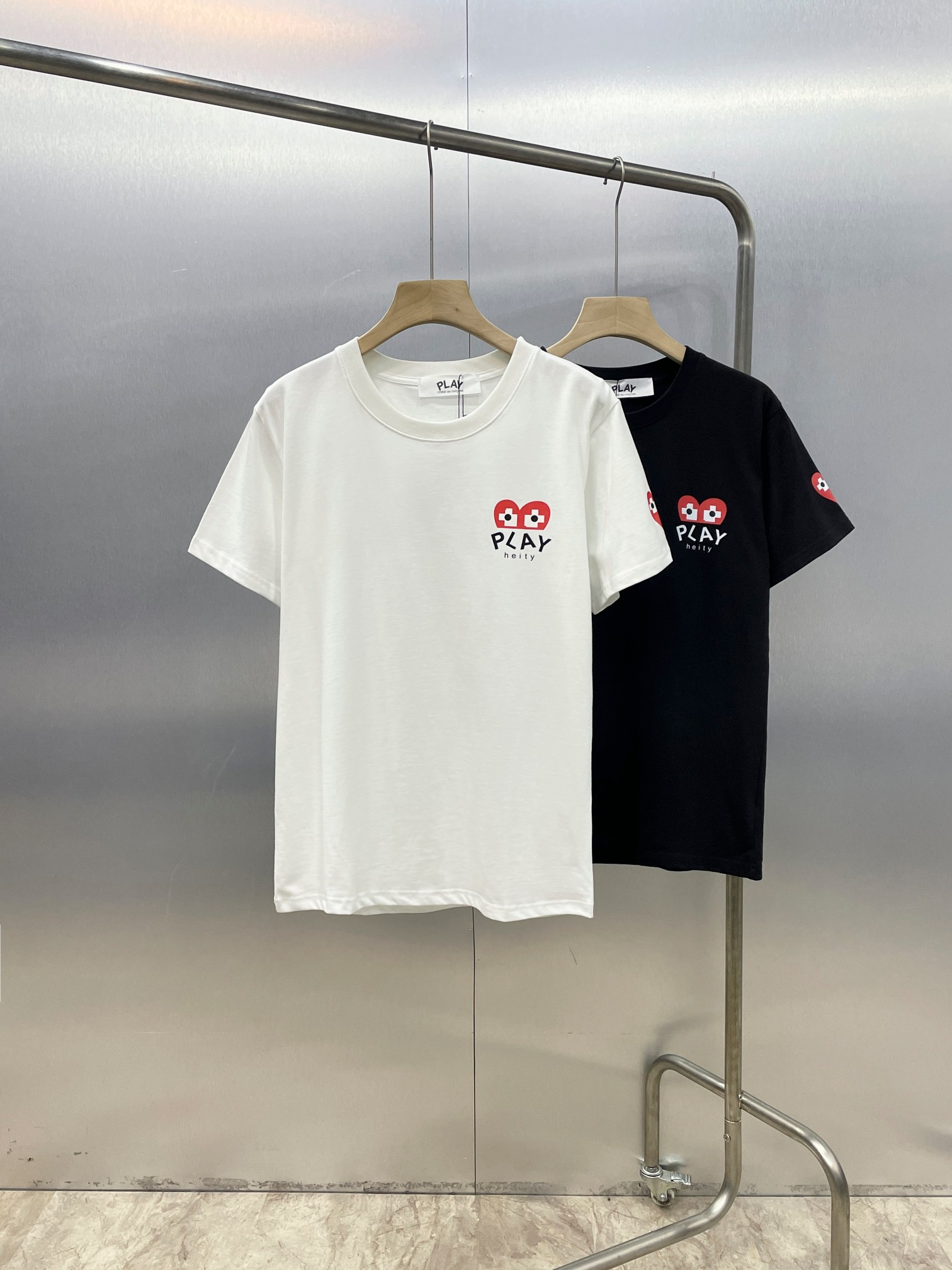 【COMME DES GARCONS PLAY 公式旗艦店】 コム デ ギャルソン プレイ   Tシャツご好評に付き再入荷 24628