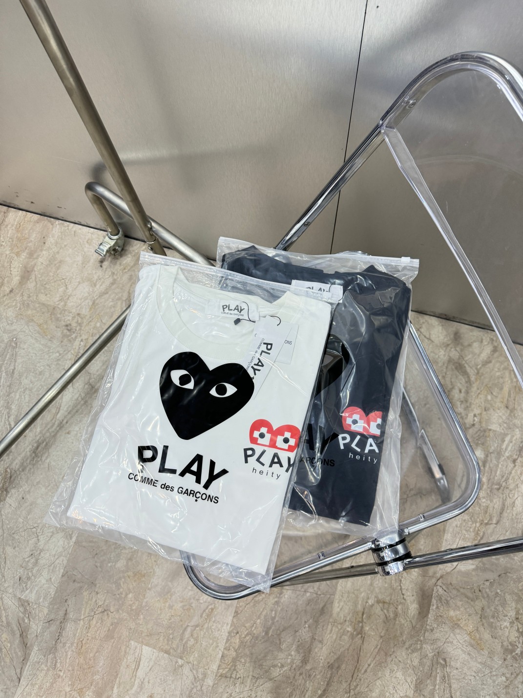 【COMME DES GARCONS PLAY 公式旗艦店】 コム デ ギャルソン プレイ   Tシャツご好評に付き再入荷 24628