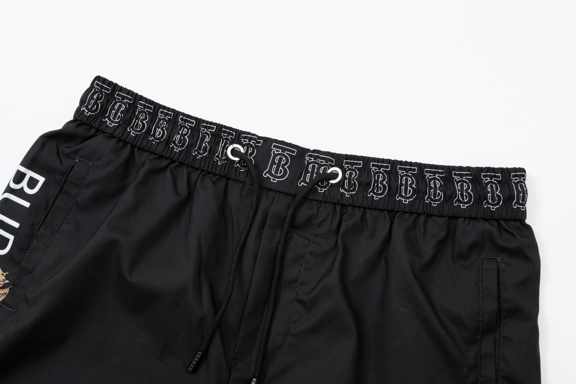 【BURBERRY 公式旗艦店】バーバリー  ショートパンツご好評に付き再入荷 24627