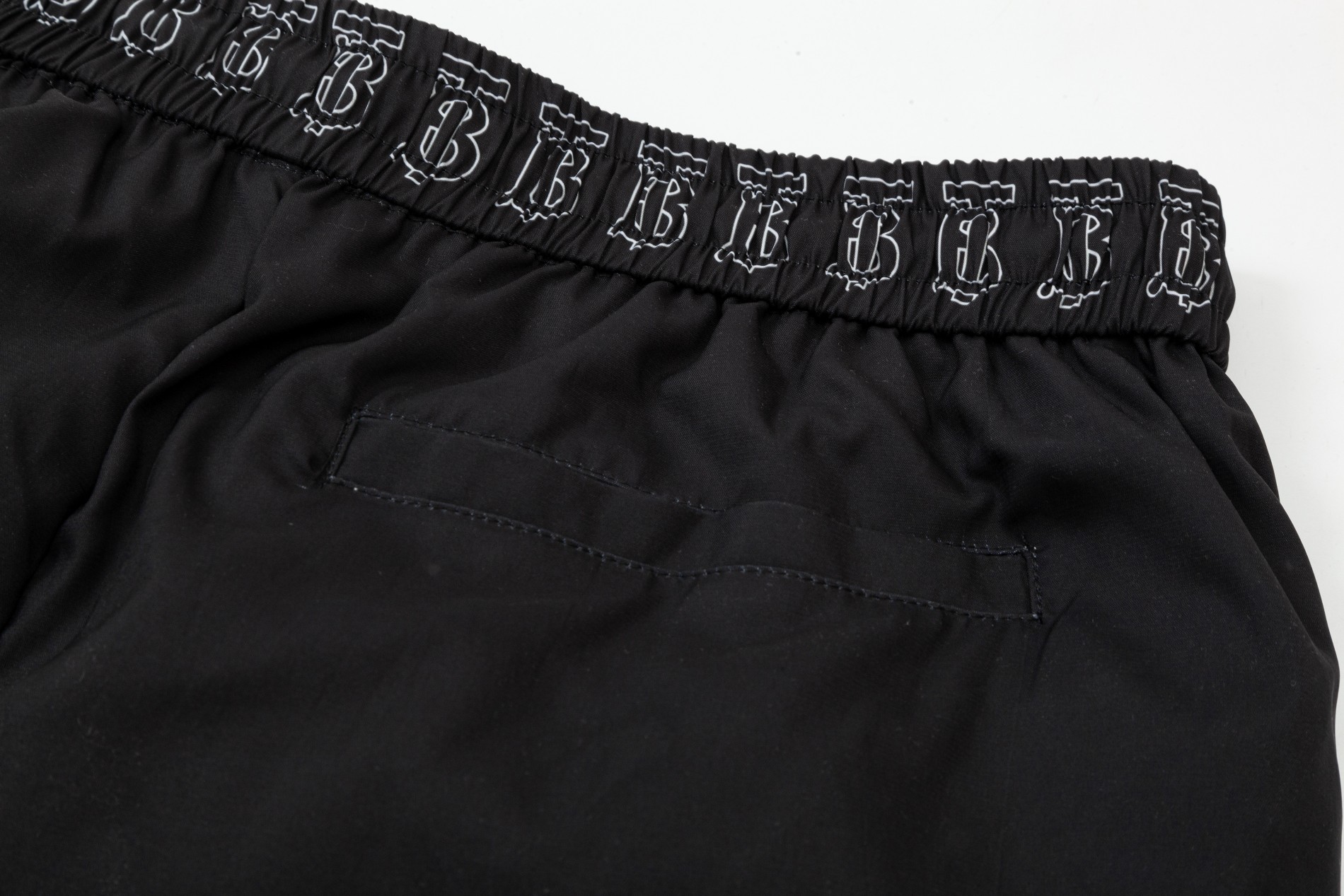 【BURBERRY 公式旗艦店】バーバリー  ショートパンツご好評に付き再入荷 24627