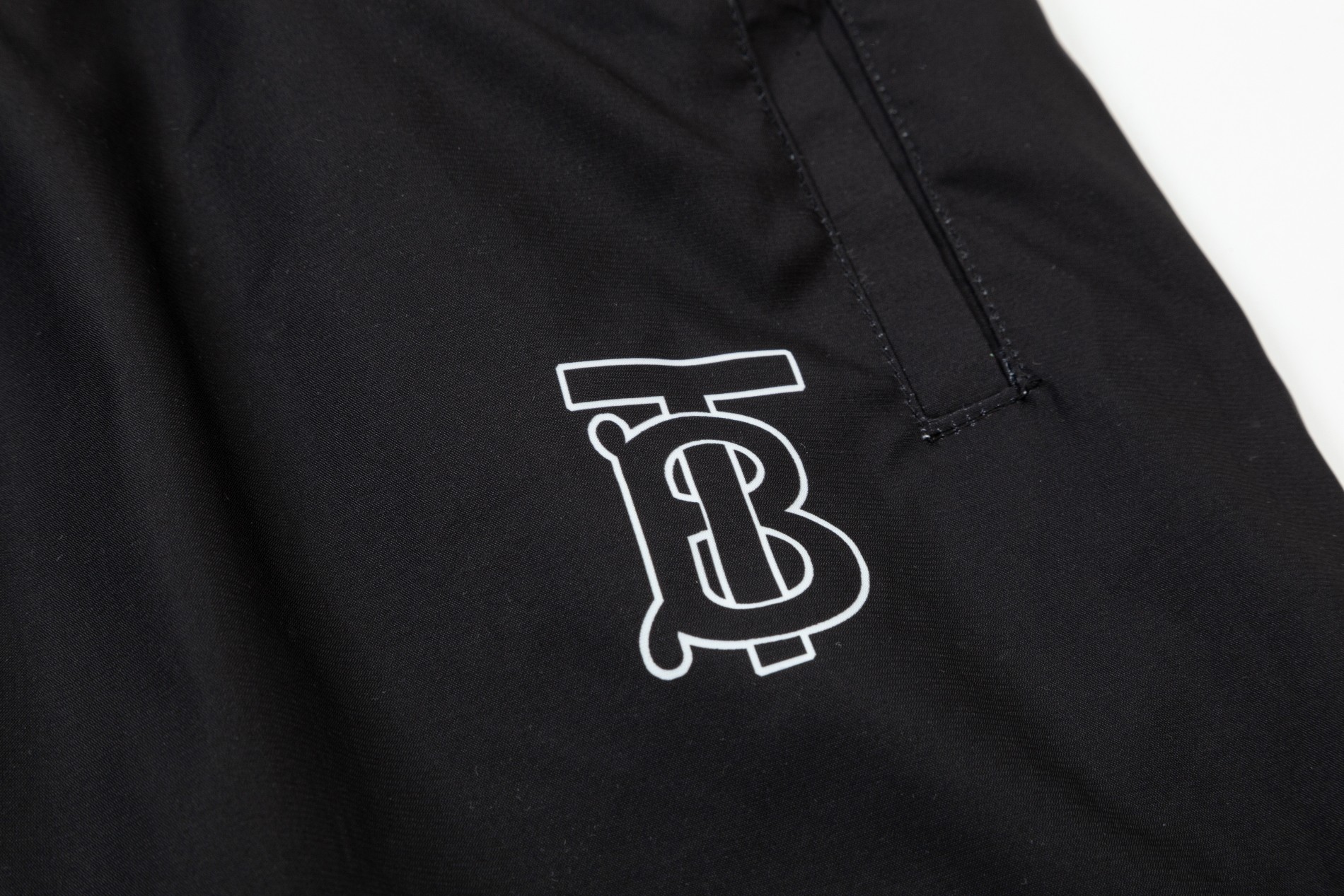 【BURBERRY 公式旗艦店】バーバリー  ショートパンツご好評に付き再入荷 24627