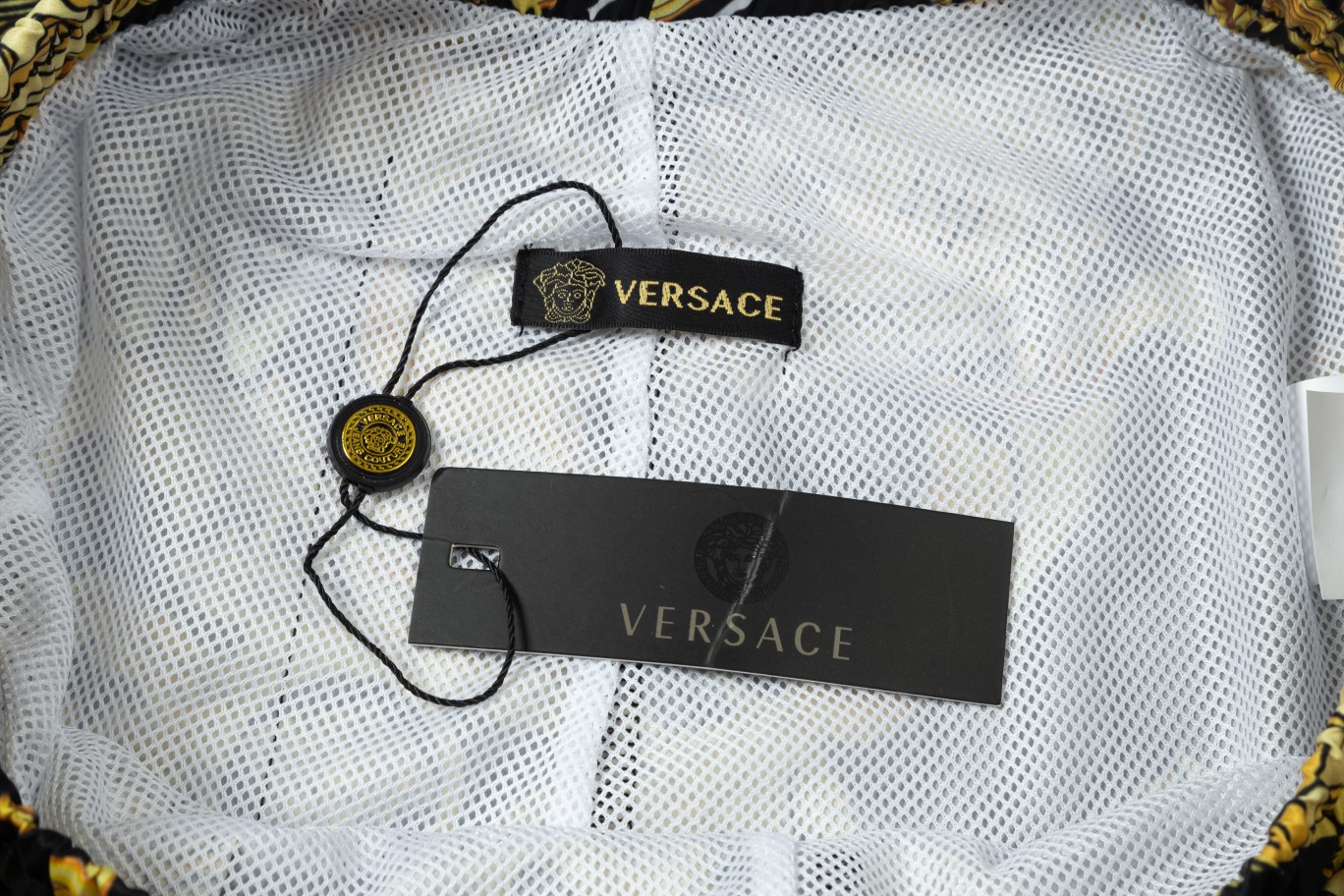 【VERSACE  公式旗艦店】ヴェルサーチ  ショートパンツご好評に付き再入荷 24628