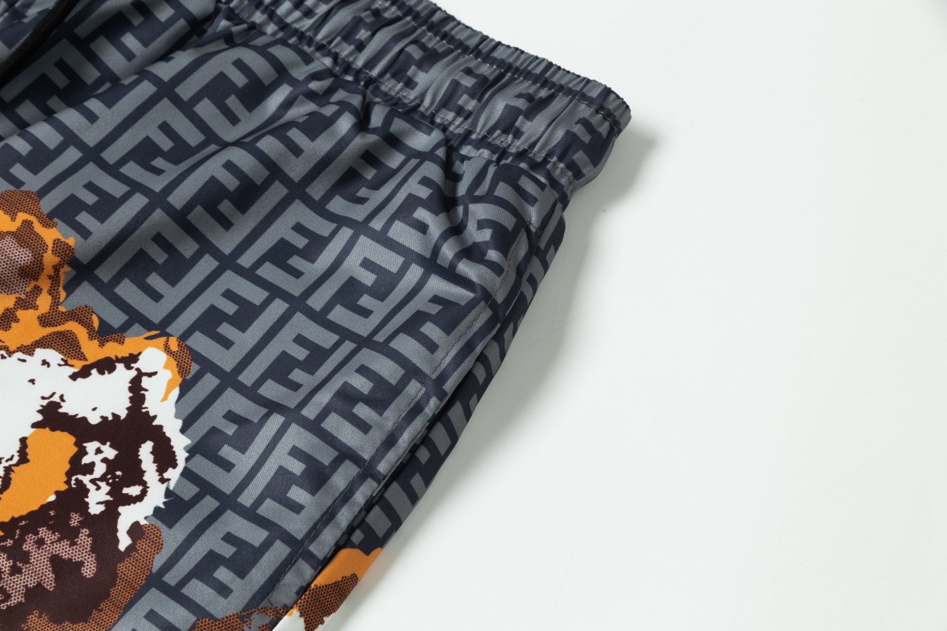 【FENDI 公式旗艦店】フェンディ ショートパンツご好評に付き再入荷！