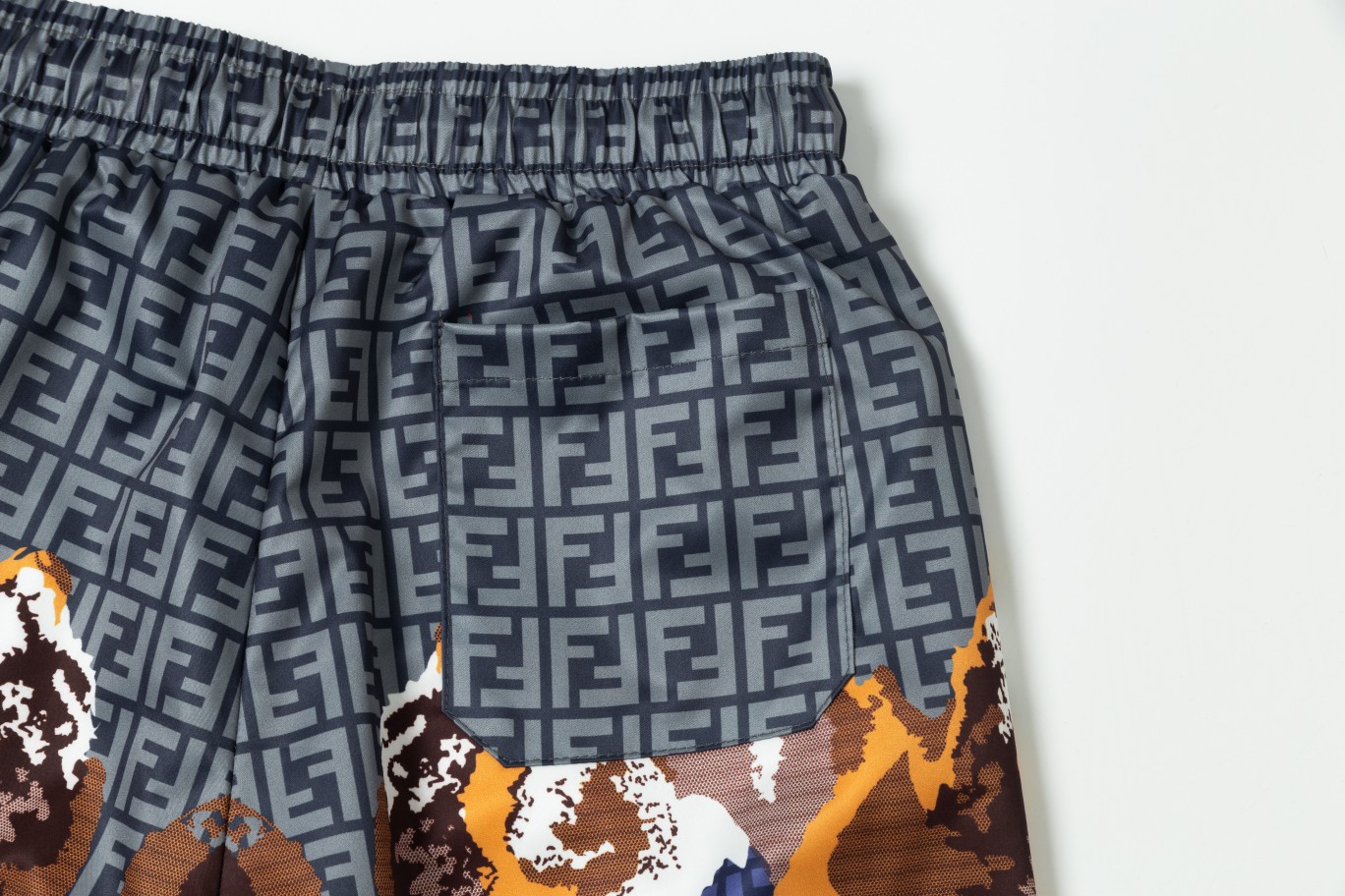 【FENDI 公式旗艦店】フェンディ ショートパンツご好評に付き再入荷！