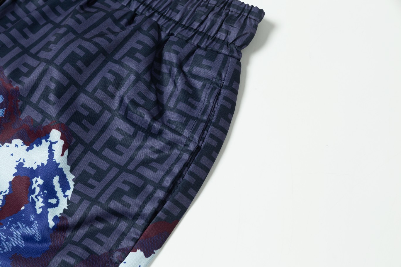 【FENDI 公式旗艦店】フェンディ ショートパンツご好評に付き再入荷 24624