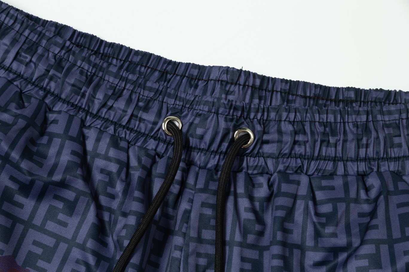 【FENDI 公式旗艦店】フェンディ ショートパンツご好評に付き再入荷 24624