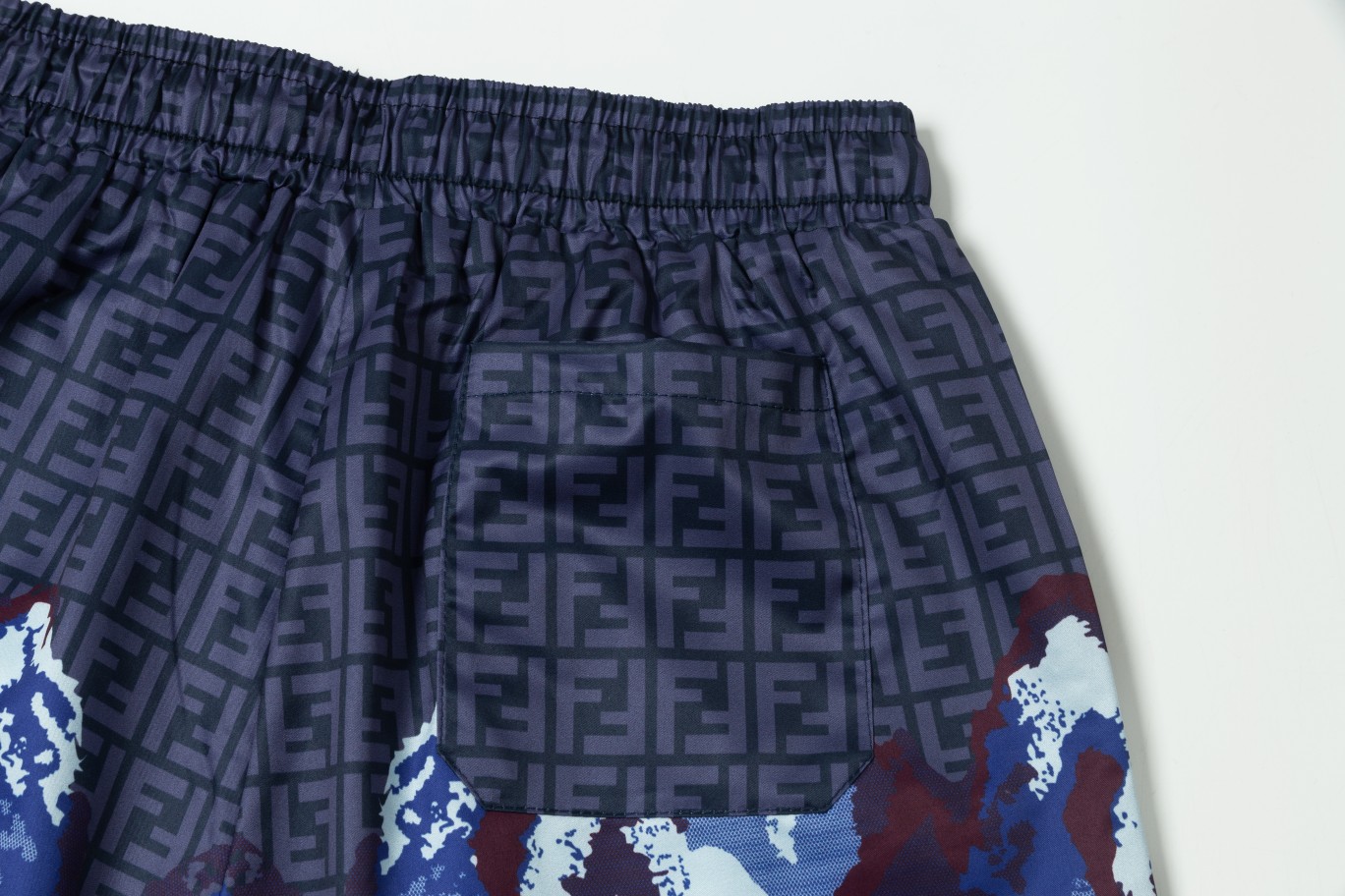 【FENDI 公式旗艦店】フェンディ ショートパンツご好評に付き再入荷 24624