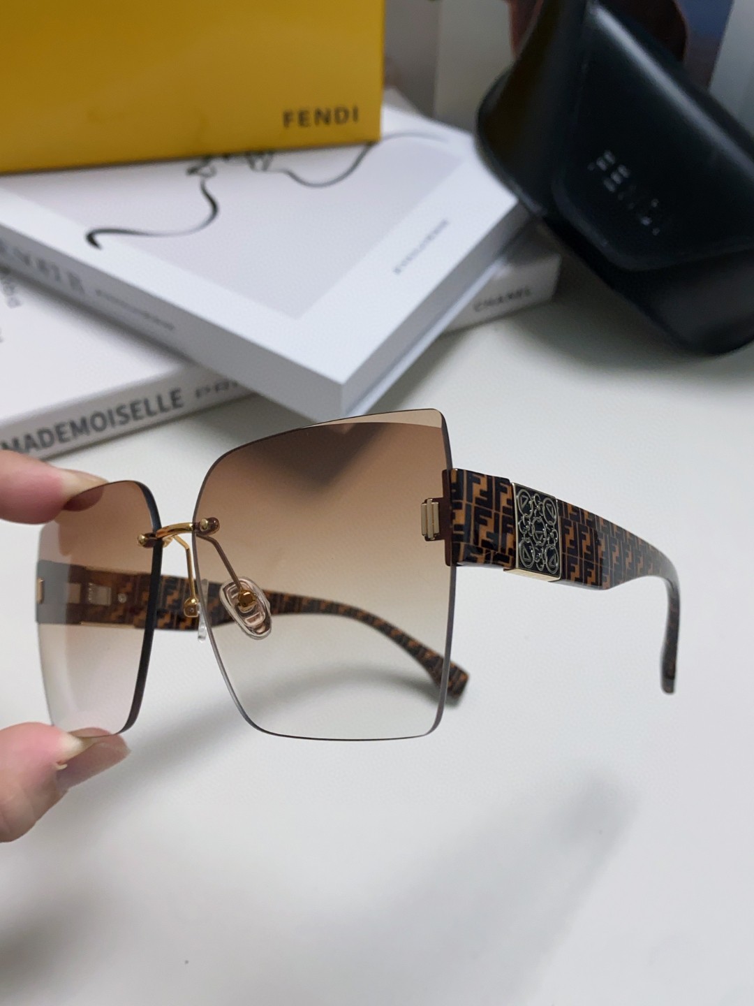 FENDI(フェンディ ) サングラス 24706