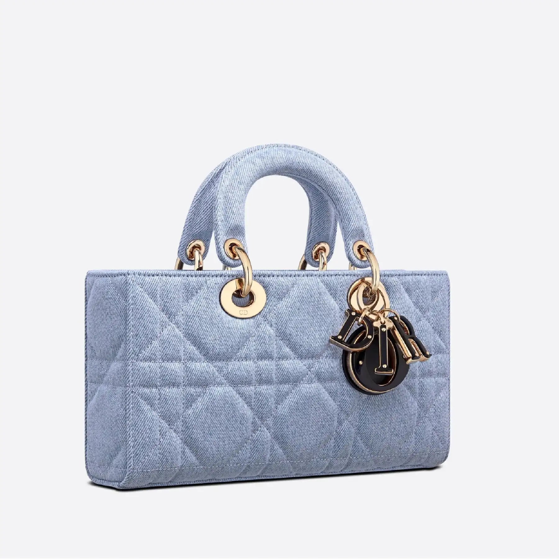 【DIOR】雑誌掲載！泉 里香さん愛用！夏感あふれる新作バッグが登場！