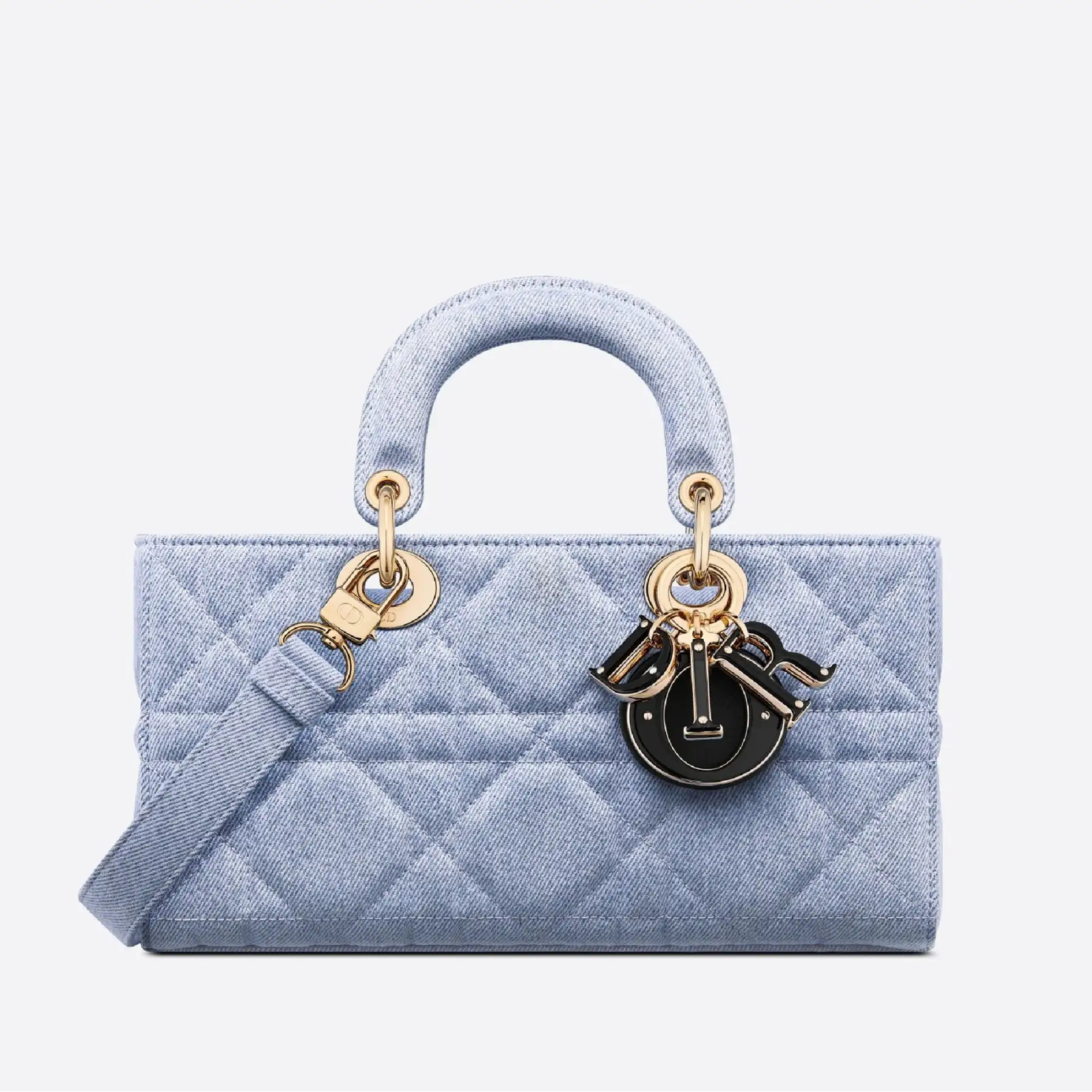 【DIOR】雑誌掲載！泉 里香さん愛用！夏感あふれる新作バッグが登場！