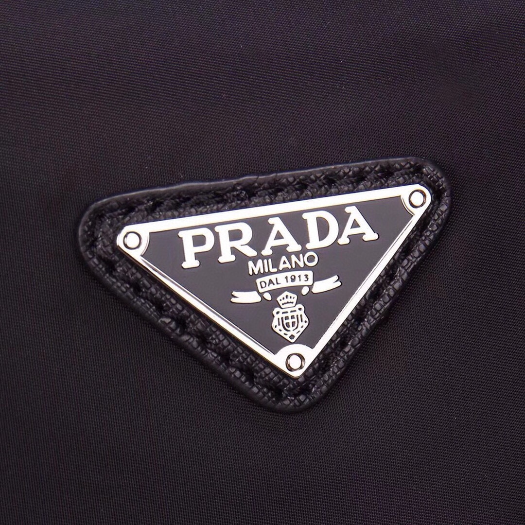 【PRADA 公式旗艦店】プラダ  ブリーフケース  当日出荷 好評に付き再入荷！34*33*8CM