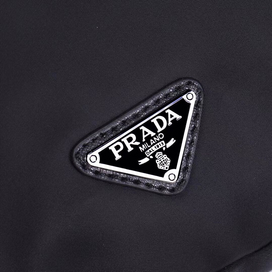 【PRADA 公式旗艦店】プラダ  胸ポケット 当日出荷 好評に付き再入荷！26.5/37.5CM