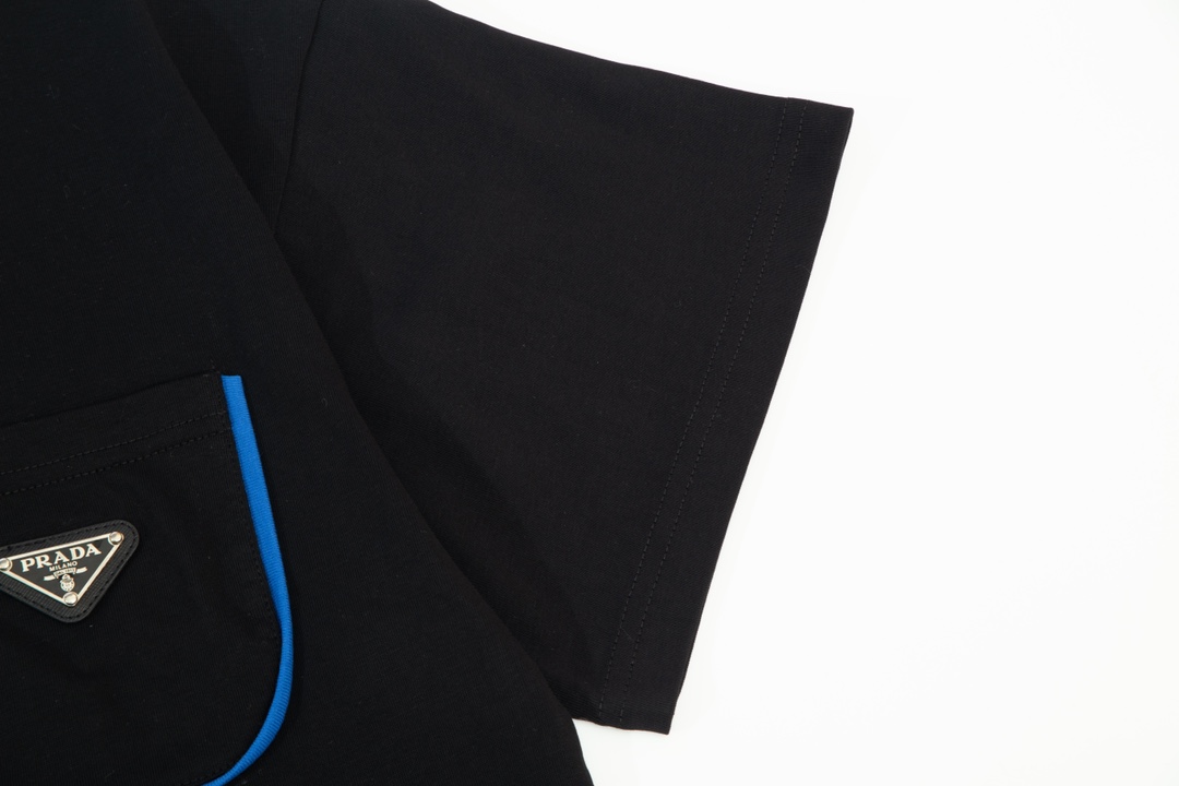 【PRADA 公式旗艦店】 プラダ Tシャツ  ご好評に付き再入荷！