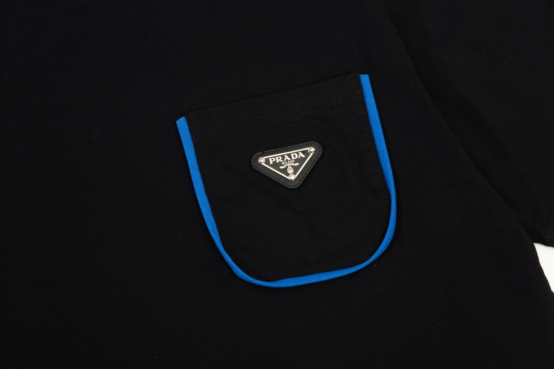 【PRADA 公式旗艦店】 プラダ Tシャツ  ご好評に付き再入荷！