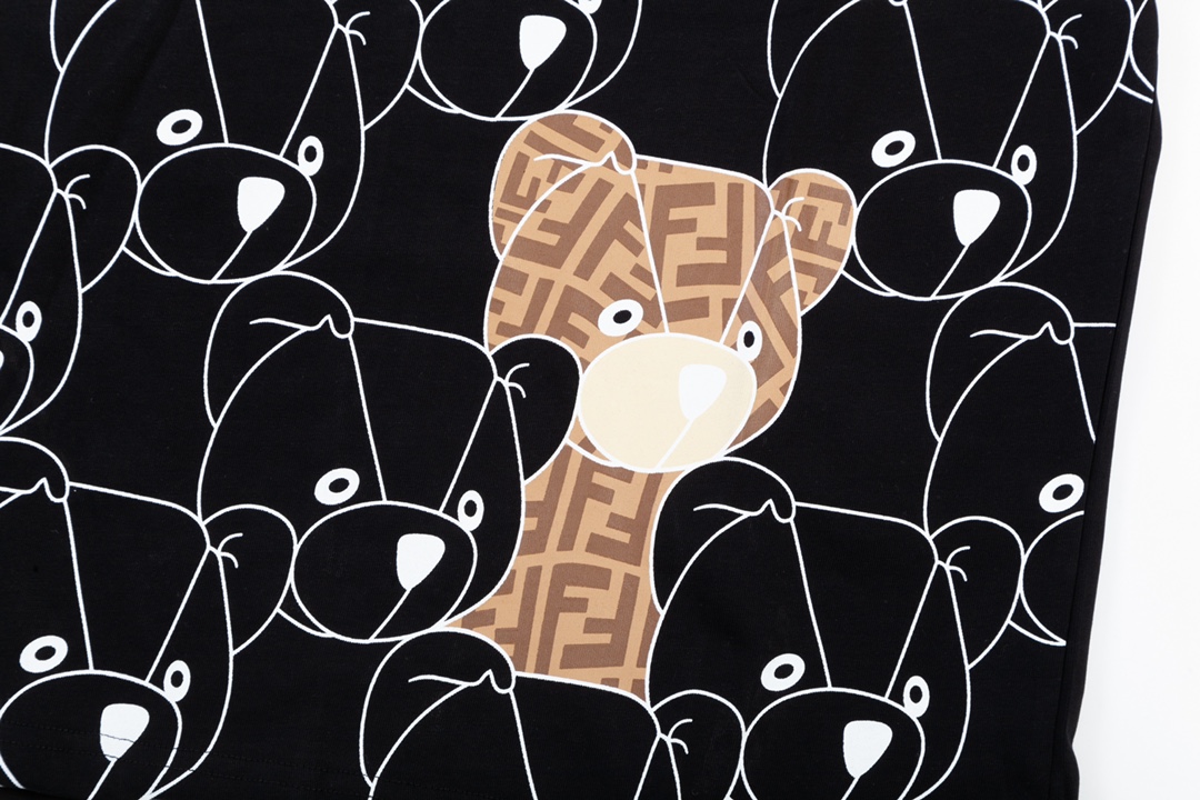 【FENDI 公式旗艦店】フェンディ  Tシャツ ご好評に付き再入荷！