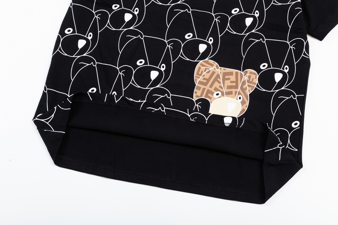 【FENDI 公式旗艦店】フェンディ  Tシャツ ご好評に付き再入荷！