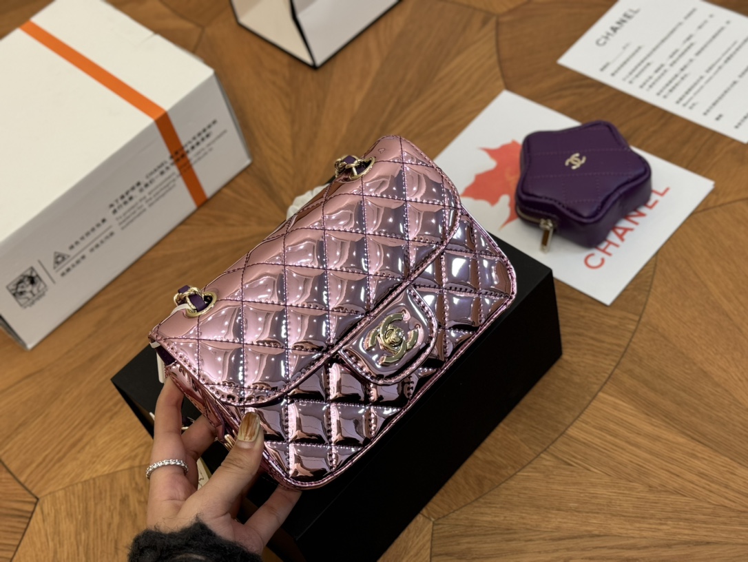 2024 Cruise CHANEL ミニフラップバッグ＆スターコインケース付