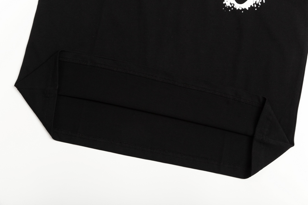 【PRADA  公式旗艦店】プラダ  Tシャツ ご好評に付き再入荷！