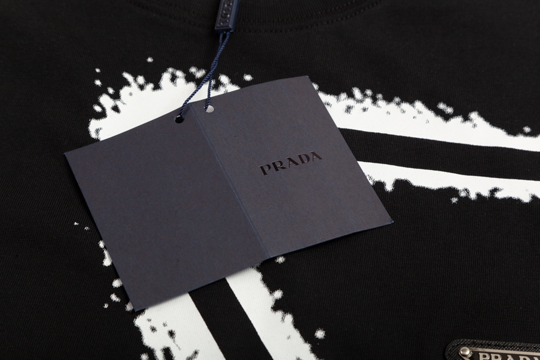 【PRADA  公式旗艦店】プラダ  Tシャツ ご好評に付き再入荷！