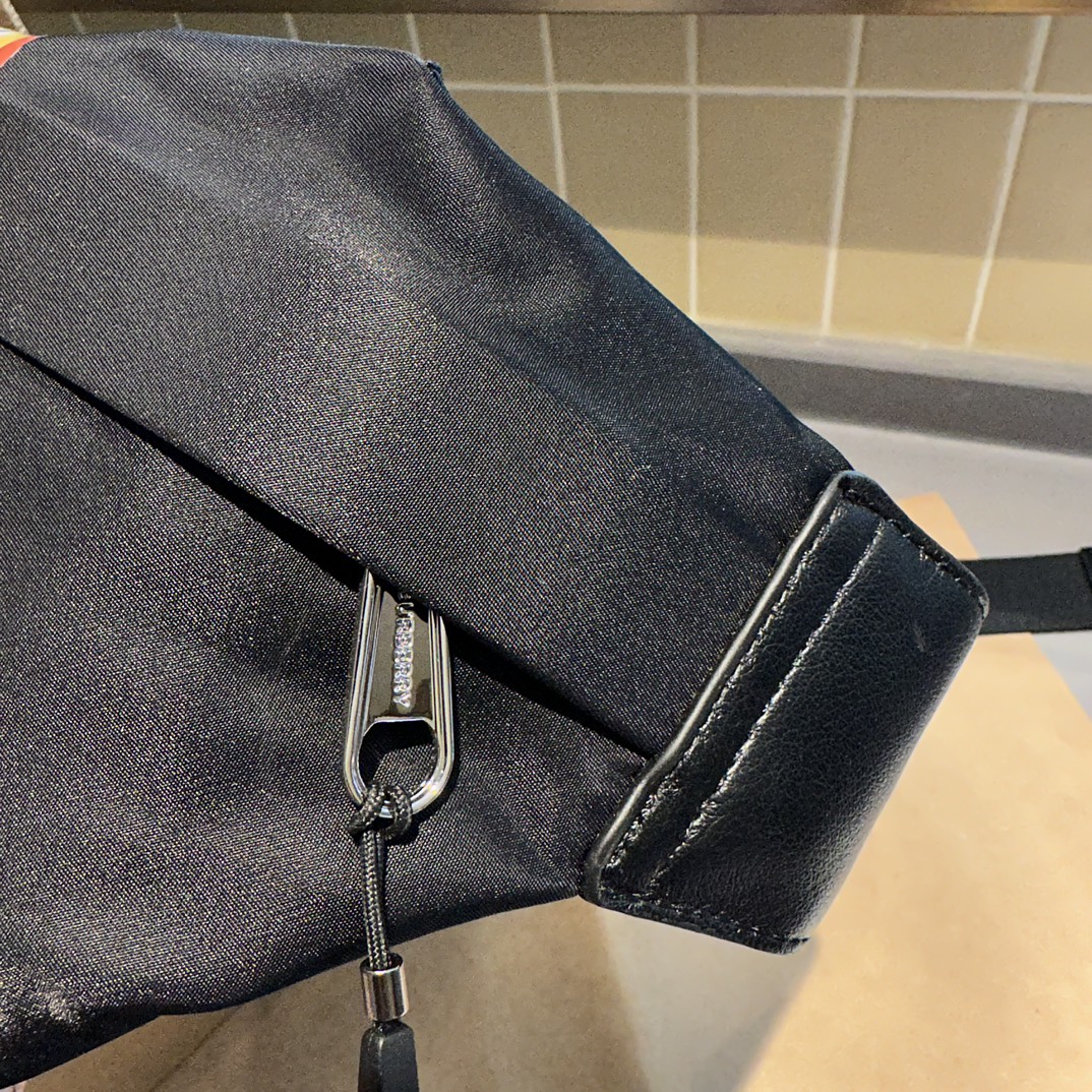 【BURBERRY 公式旗艦店】バーバリー 胸ポケット  当日出荷 好評に付き再入荷！27CM