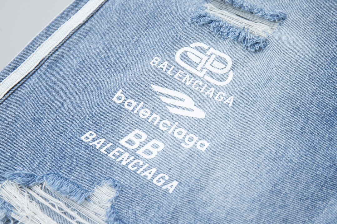 【BALENCIAGA  公式旗艦店】バレンシアガ   ショートパンツ  ご好評に付き再入荷！
