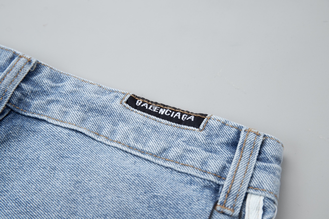 【BALENCIAGA  公式旗艦店】バレンシアガ   ショートパンツ  ご好評に付き再入荷！