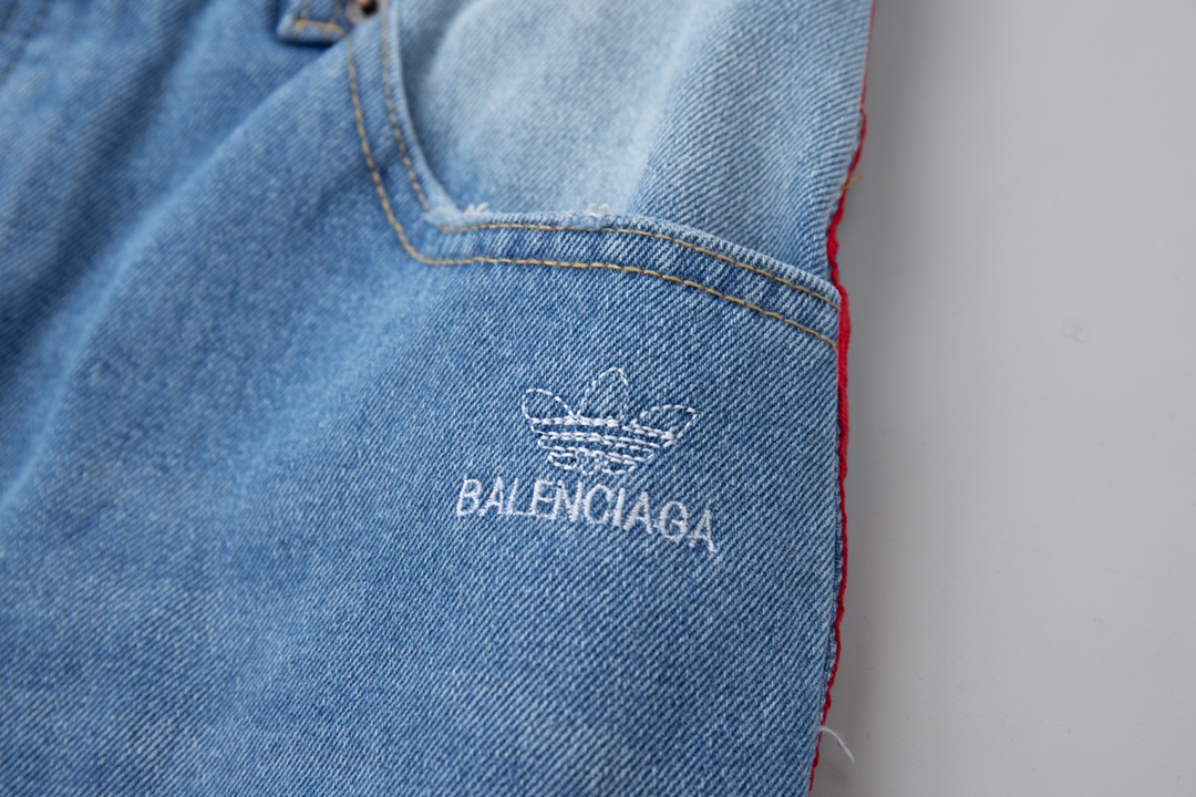 【BALENCIAGA  公式旗艦店】バレンシアガ   ショートパンツ  ご好評に付き再入荷！