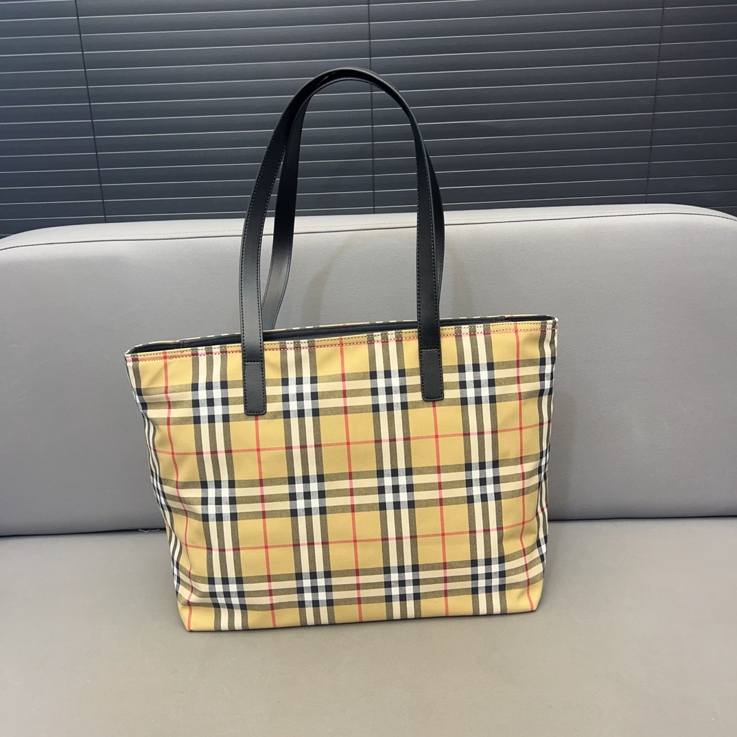 【BURBERRY 公式旗艦店】バーバリー  ハンドバッグ  当日出荷 好評に付き再入荷！34*28CM
