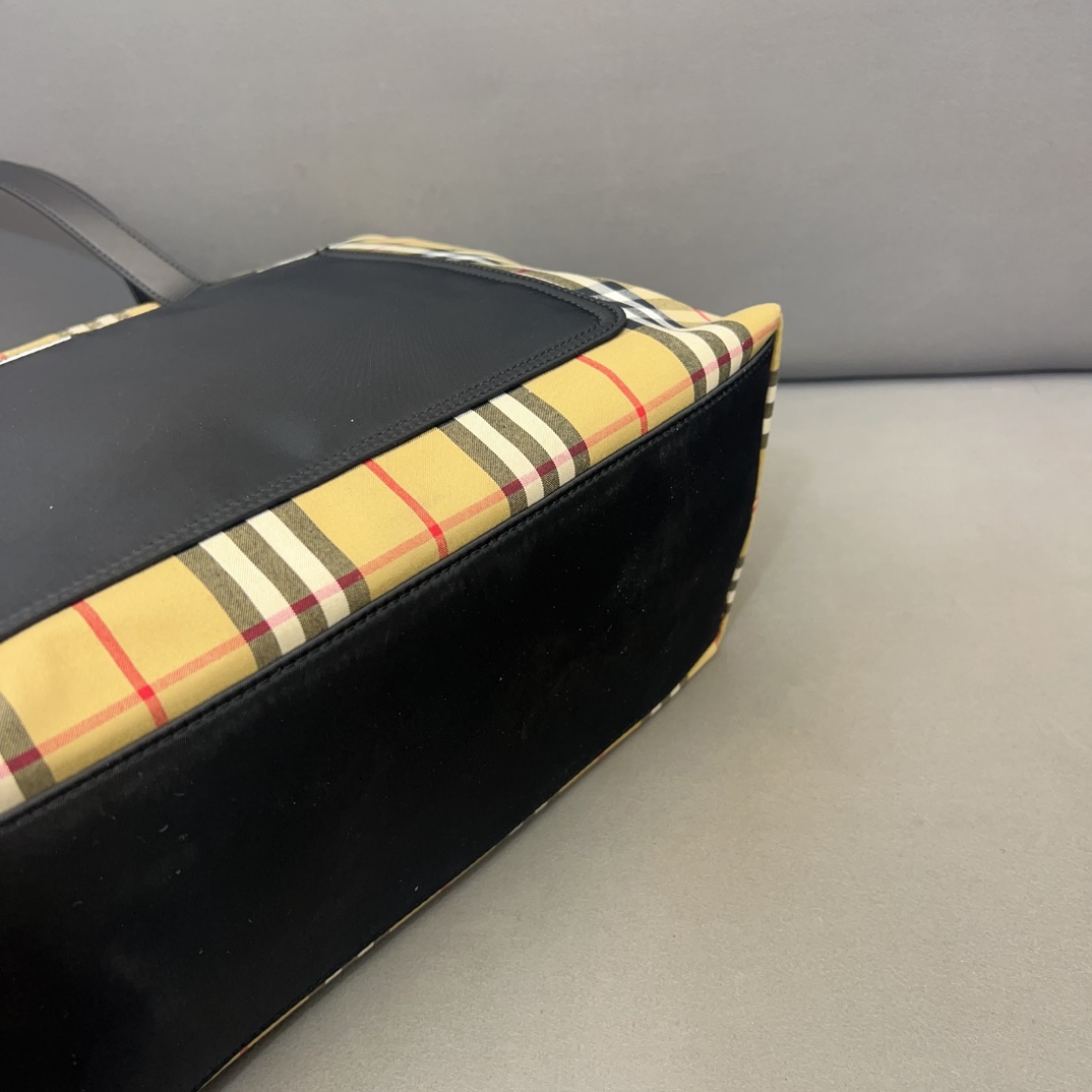 【BURBERRY 公式旗艦店】バーバリー  ハンドバッグ  当日出荷 好評に付き再入荷！34*28CM