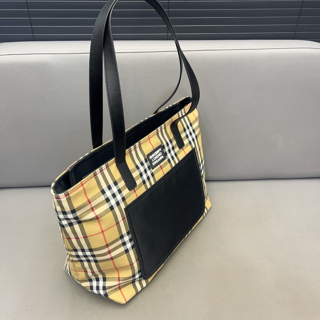 【BURBERRY 公式旗艦店】バーバリー  ハンドバッグ  当日出荷 好評に付き再入荷！34*28CM