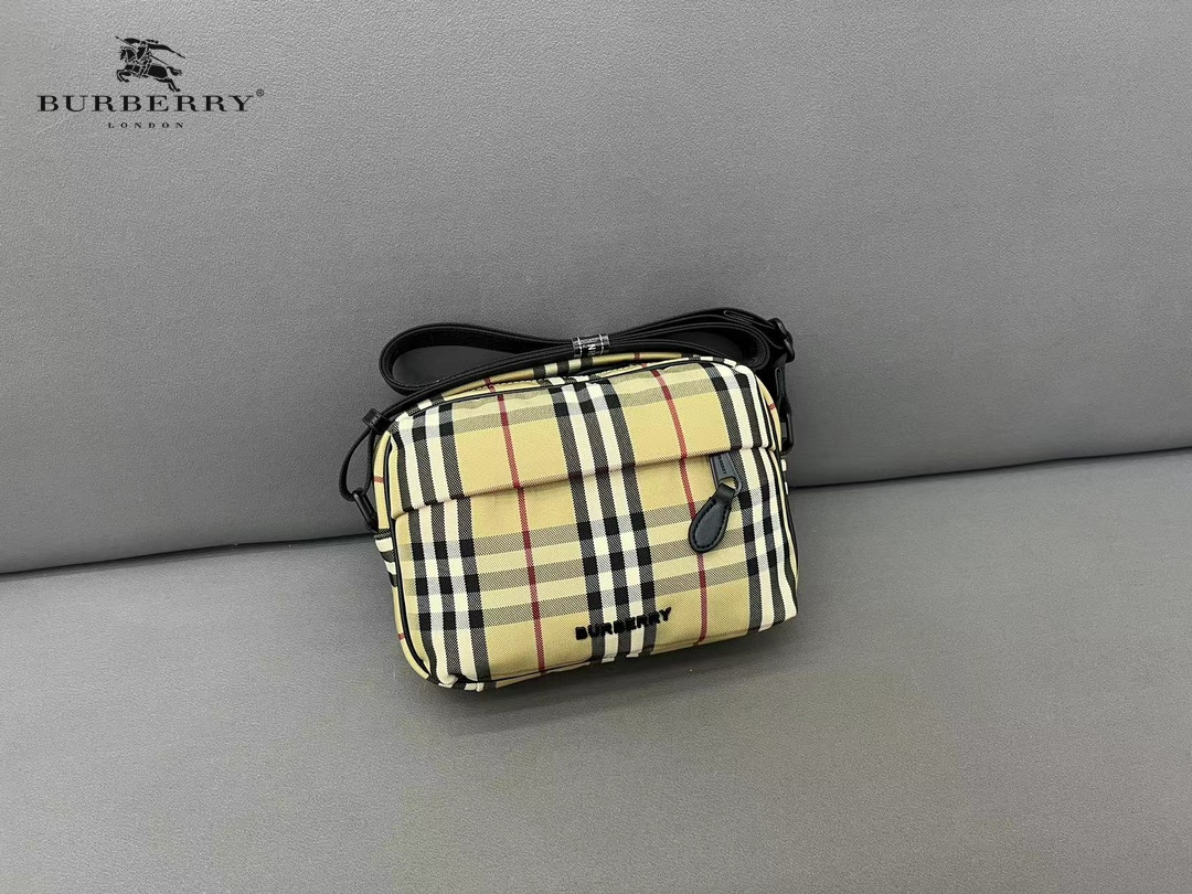 【BURBERRY 公式旗艦店】バーバリー  斜めがけバッグ 当日出荷 好評に付き再入荷！23*16CM