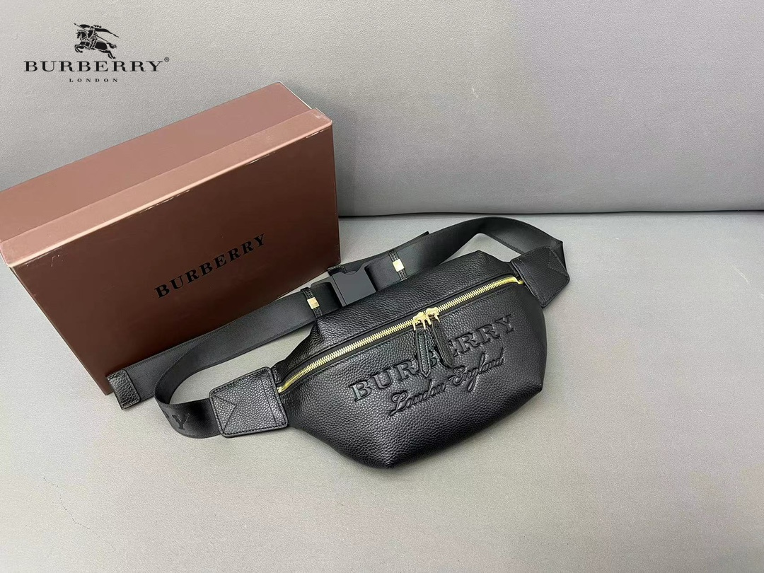 【BURBERRY 公式旗艦店】バーバリー 胸ポケット  当日出荷 好評に付き再入荷！28*19CM