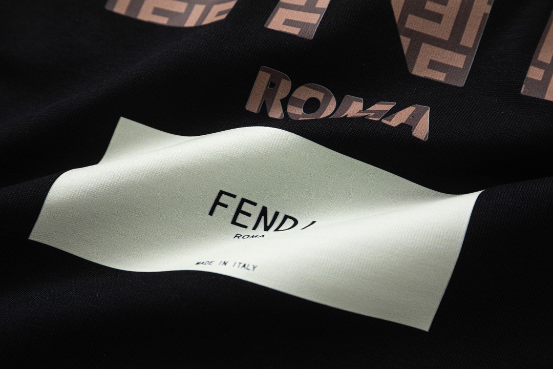 【FENDI 公式旗艦店】フェンディ   Tシャツ ご好評に付き再入荷！