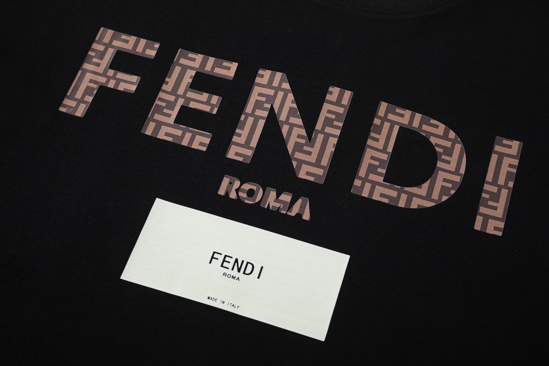 【FENDI 公式旗艦店】フェンディ   Tシャツ ご好評に付き再入荷！